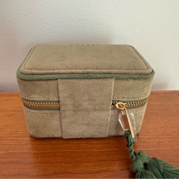 Sezane Green Cotton Velvet Jewelry Case - Picture 4 of 9